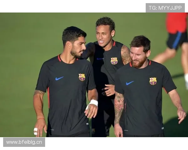 苏亚雷斯巅峰期团队成就解析：巴萨三冠王核心